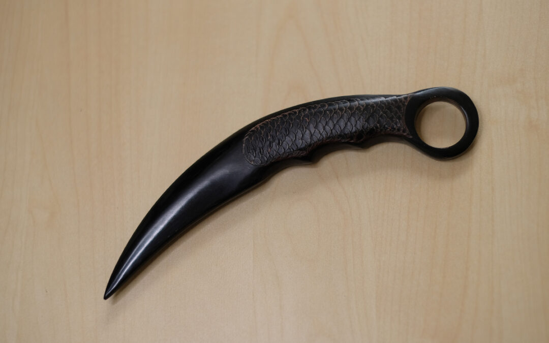 TW055HRA – Karambit Horn (Fish Scale Design)