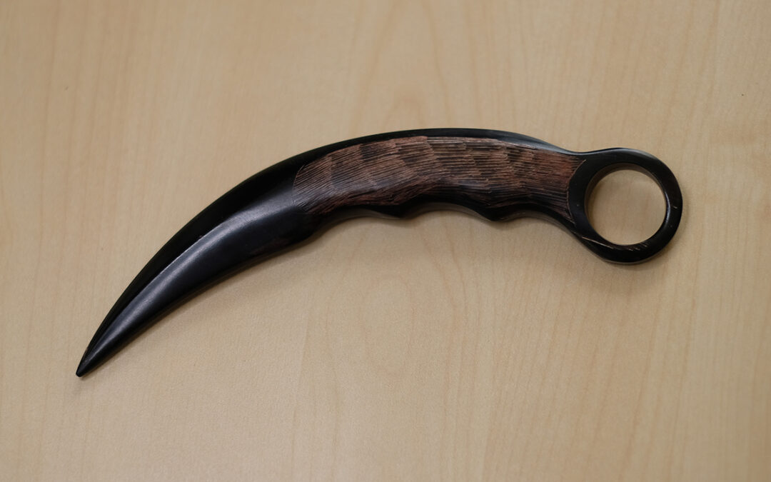 TW055HRB – Karambit Horn (Thin Feather Design)